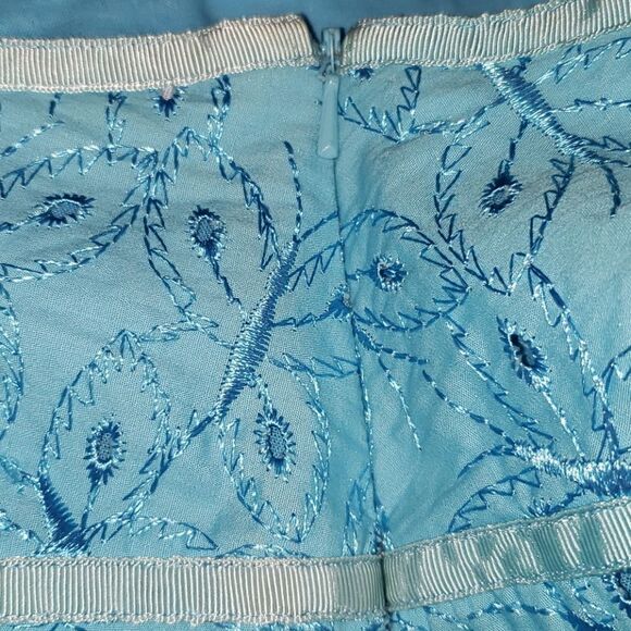 Bamboo Traders Blue Metallic Designer Capris - Picture 6 of 8